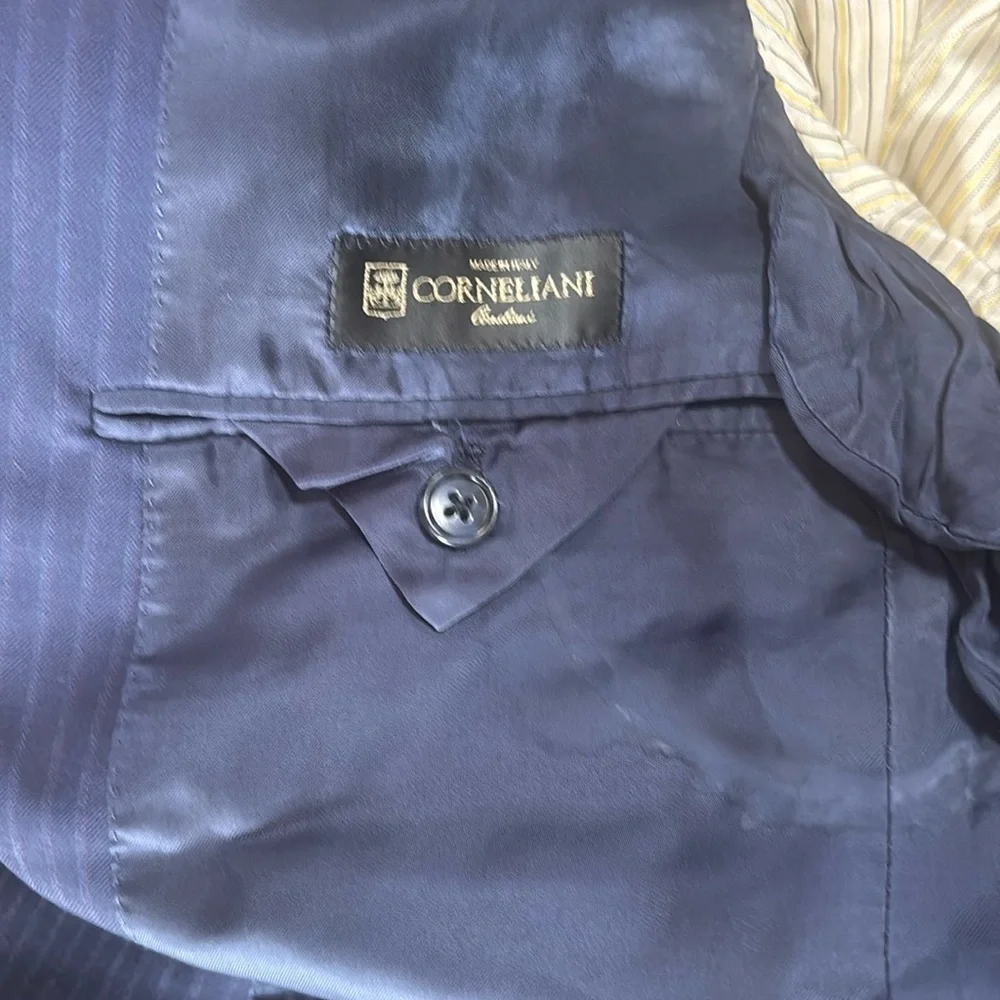 Corneliani Men’s 2 button navy striped blazer 42R (Europe 52R)